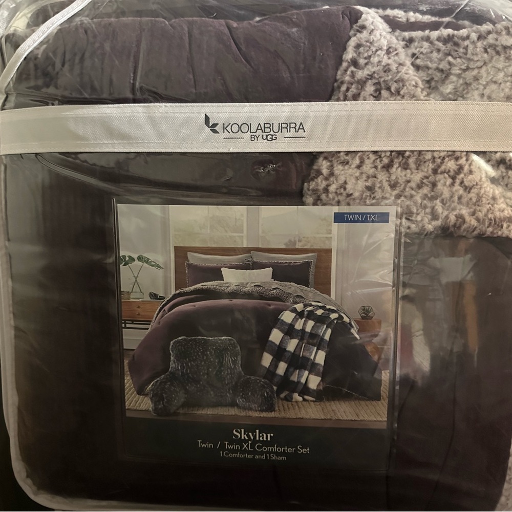 Twin/twin XL purple comforter